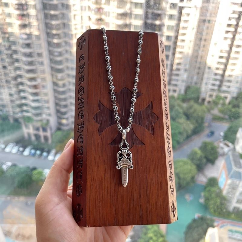 Ch**me He**ts necklaces